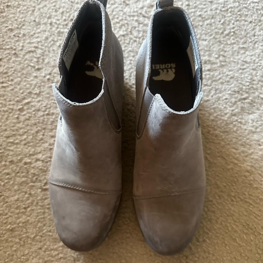 Sorel Evie Boots Size 9